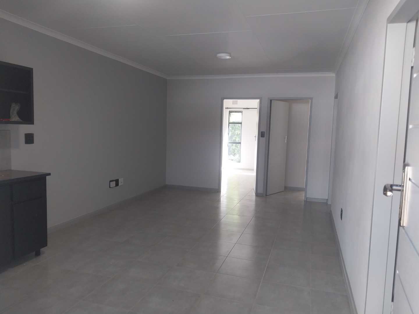 2 Bedroom Apartment in Windsor West, Randburg Rental Monthly for R