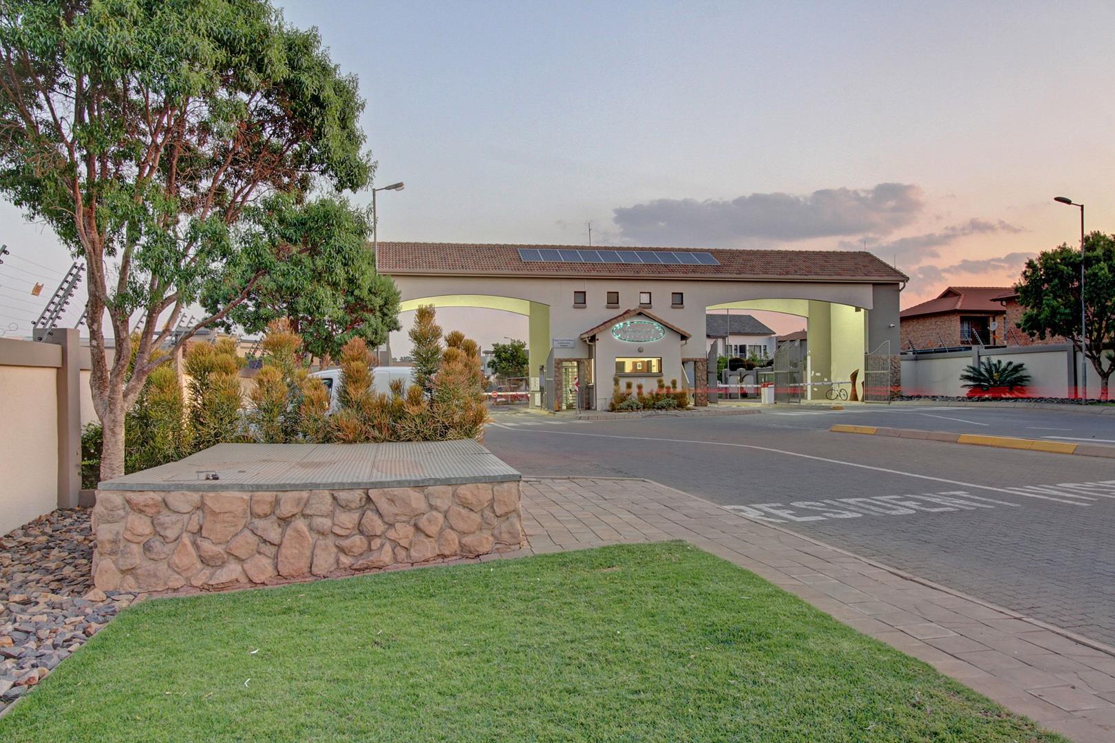Hazeldean Apartment For Sale in Hazeldean, Pretoria was listed for