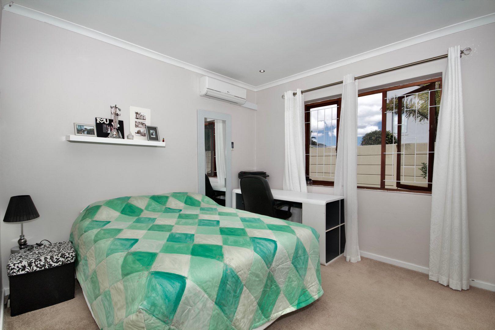 Milnerton House For Sale in Sunset Beach, Milnerton was listed for R5