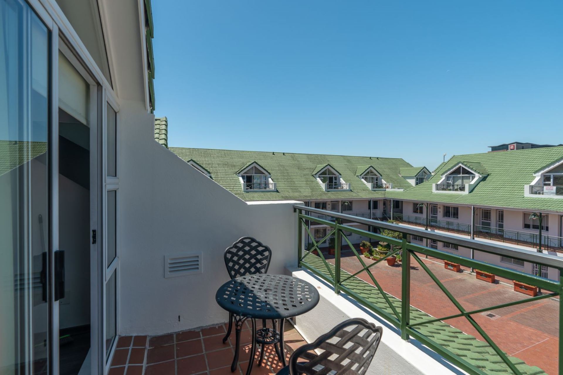 Gardens Apartment For Sale in GARDENS, CAPE TOWN was listed for R1