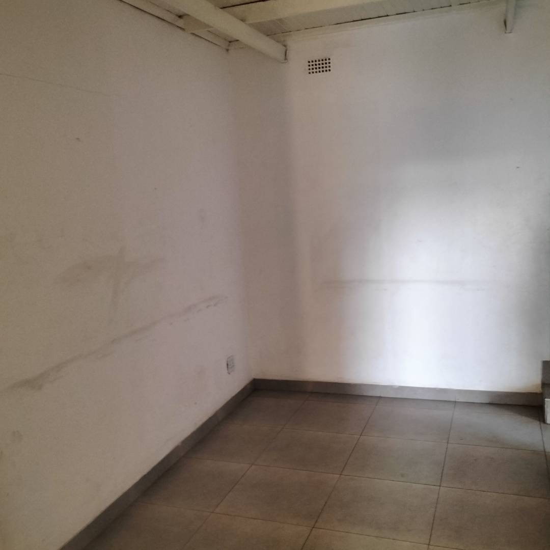 Actonville Apartment To Rent 2 bedrooms, secure parking, prepaid