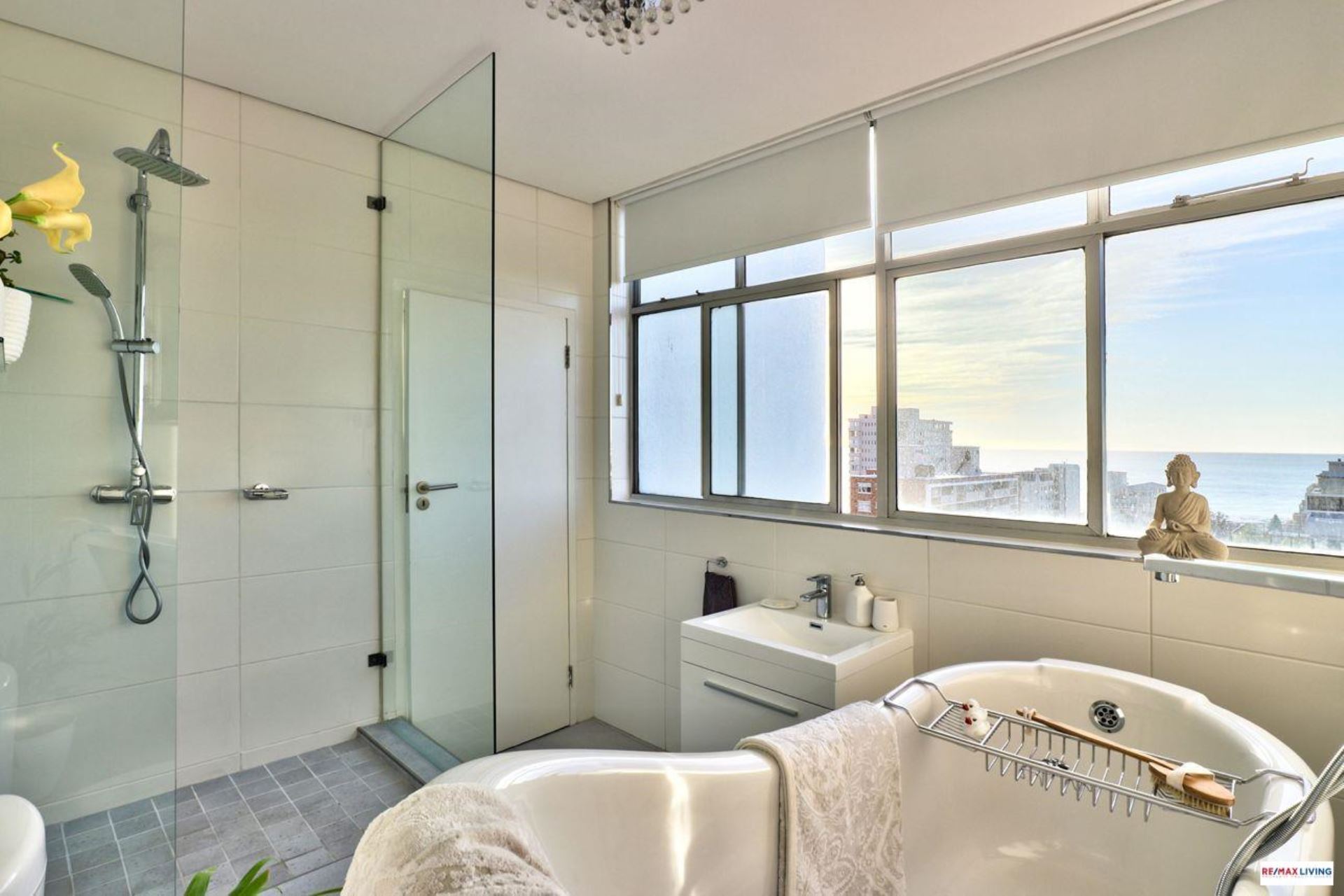 Sea Point Apartment For Sale in Sea Point, Cape Town was listed for