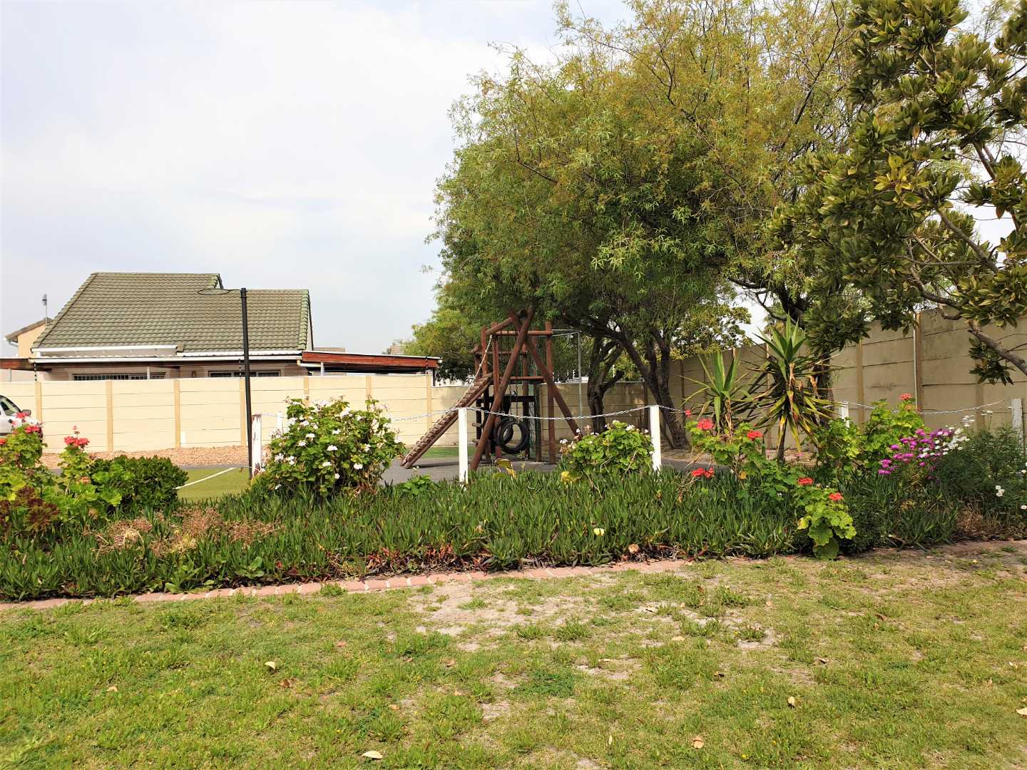 Thornton Townhouse Rental Monthly in Thornton, Cape Town R9,000.00