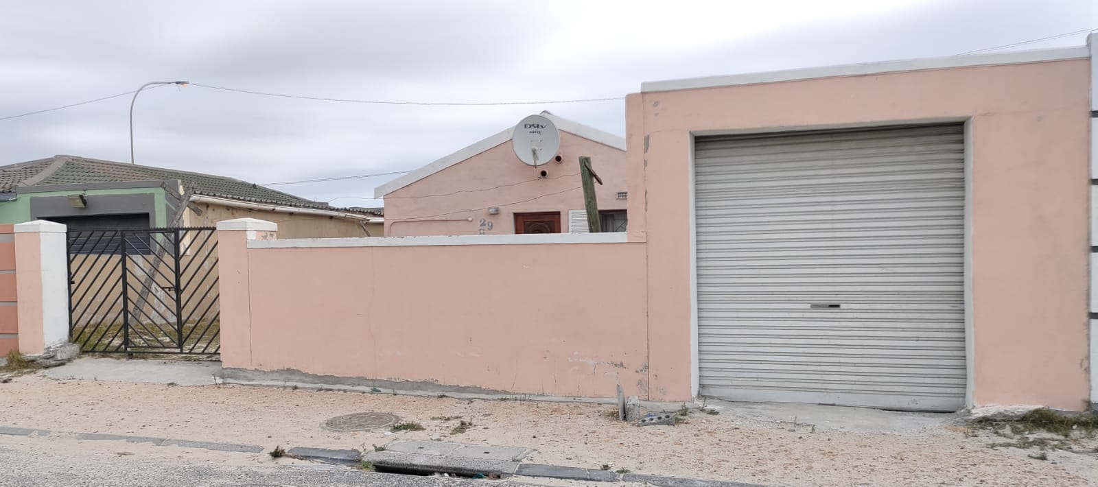 Charming 2Bed House with Spacious Garage in Ilitha Park For Sale