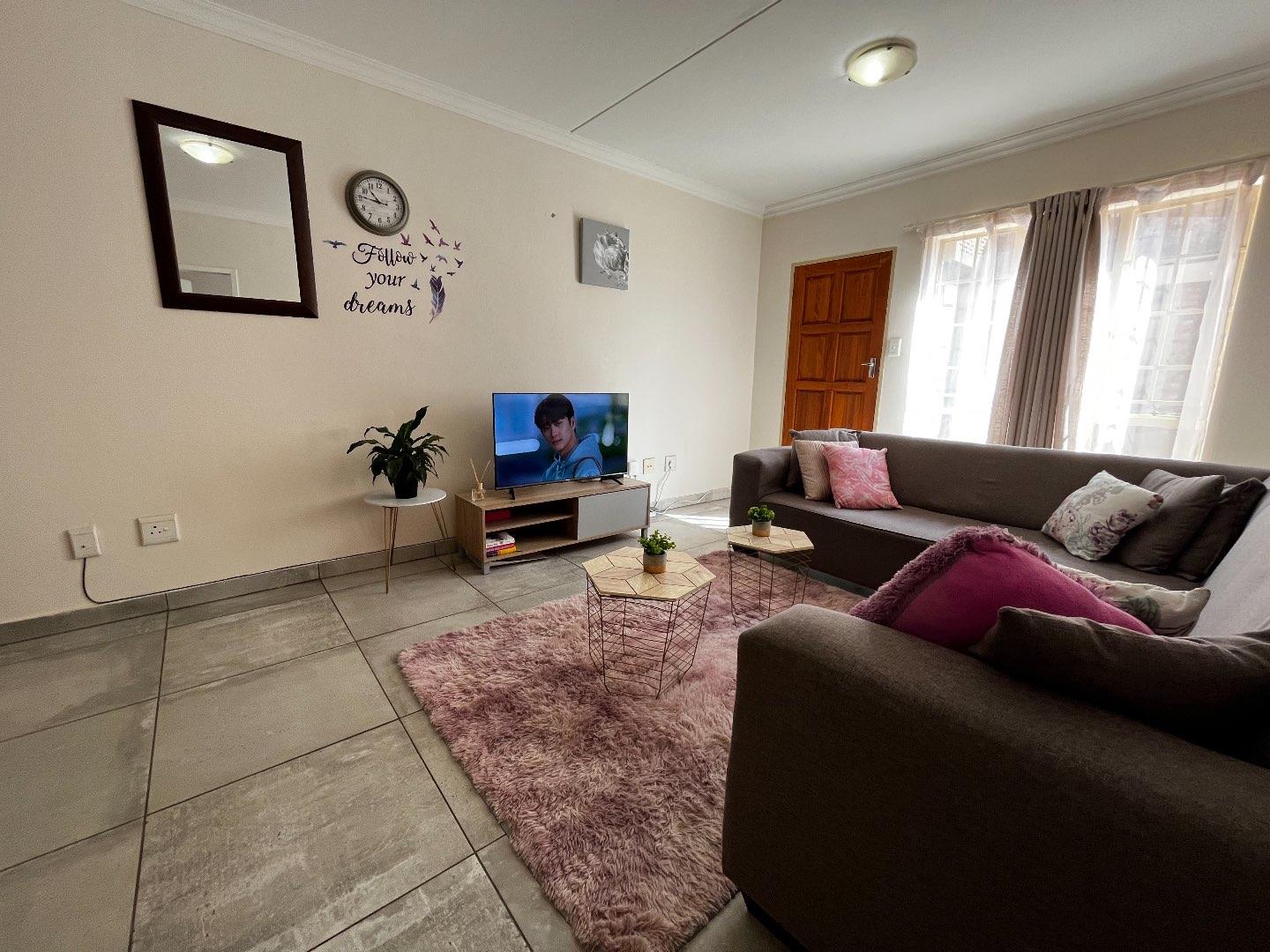 Hazeldean Apartment For Sale in Hazeldean, Pretoria was listed for