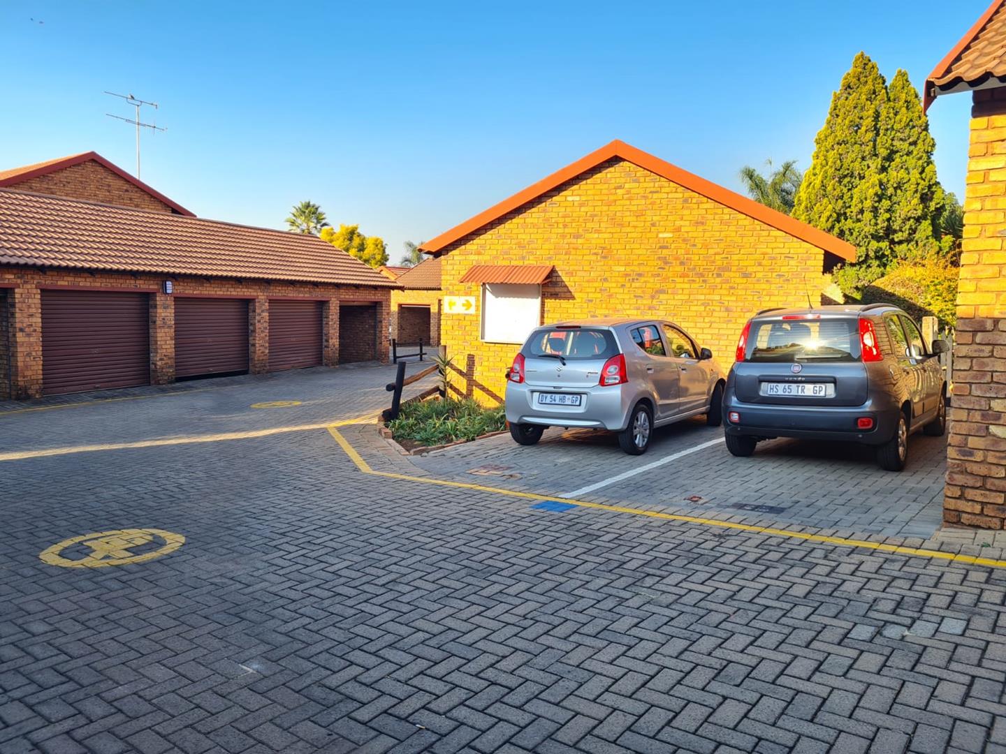 2 Bedroom Townhouse For Sale in Zwartkop Ext 7, 1241 Heuwel Ave