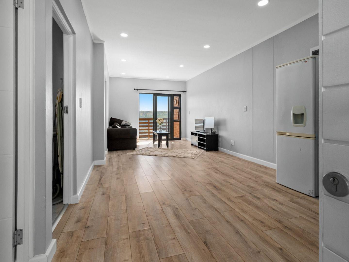 2 Bedroom Apartment in Cotswold Fenns For Sale R1,400,000 2180507