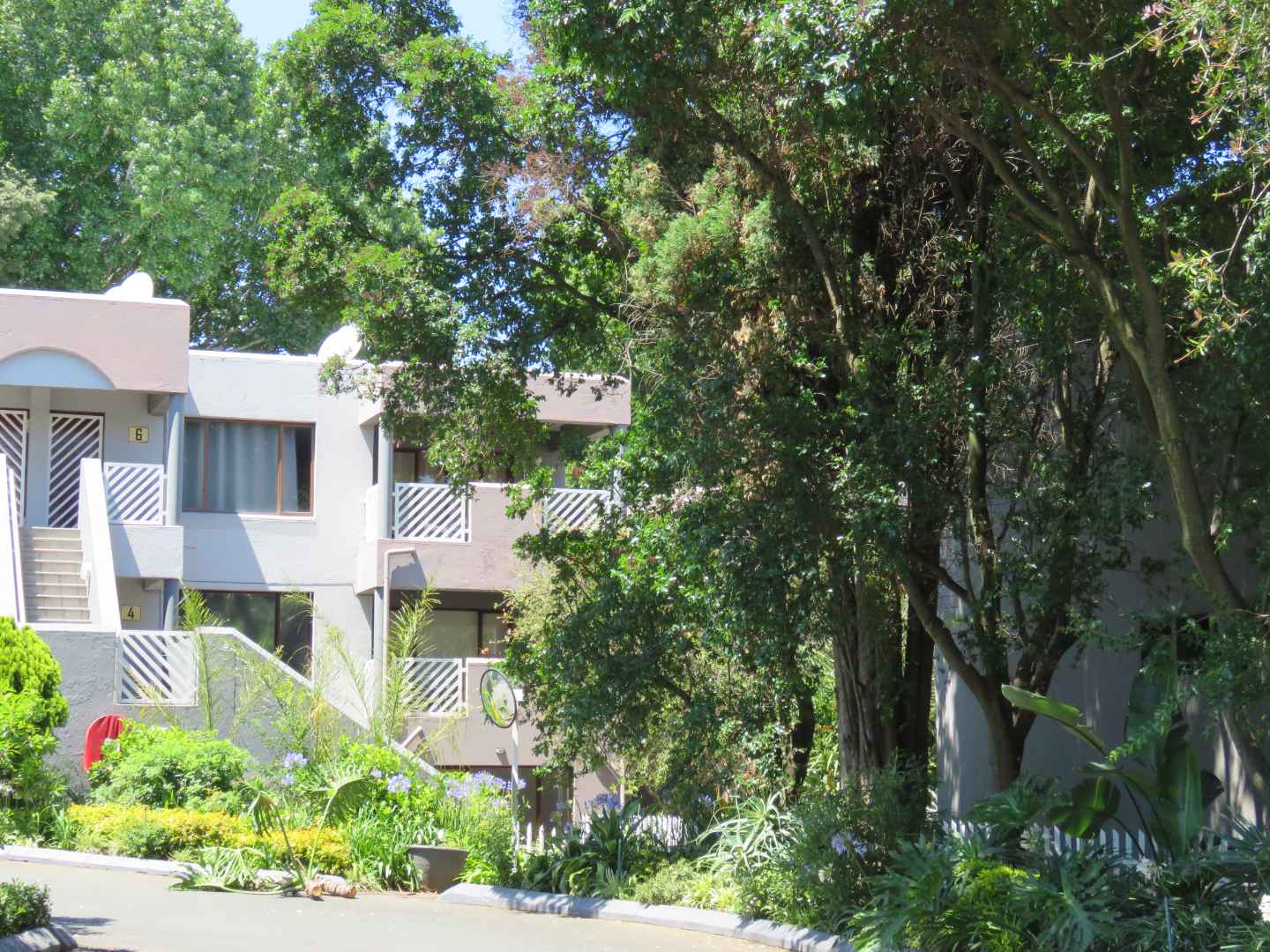 Apartment For Sale in Craighall Park