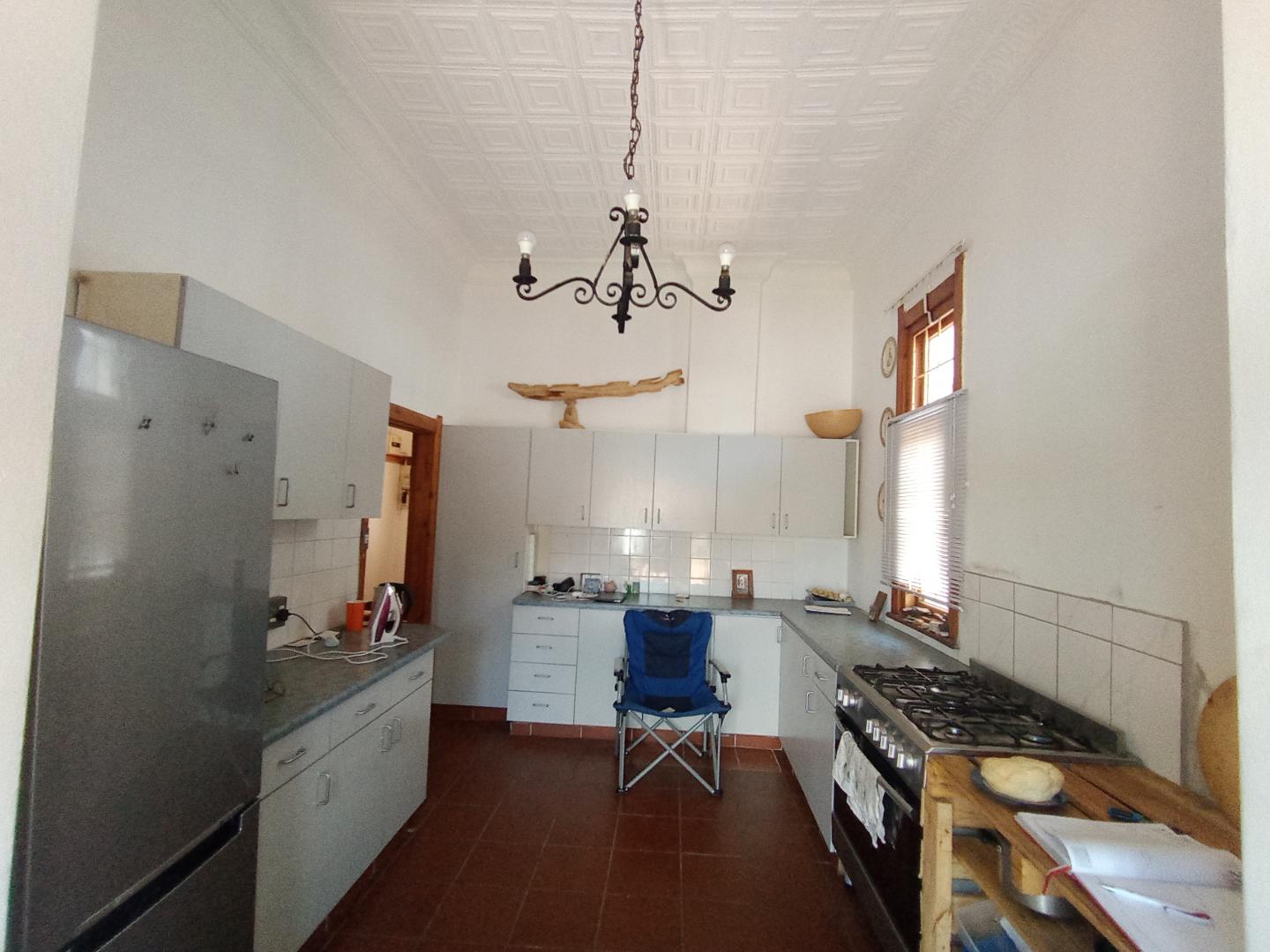 Kensington House To Rent 3 bedrooms, fireplace, gas kitchen, patio