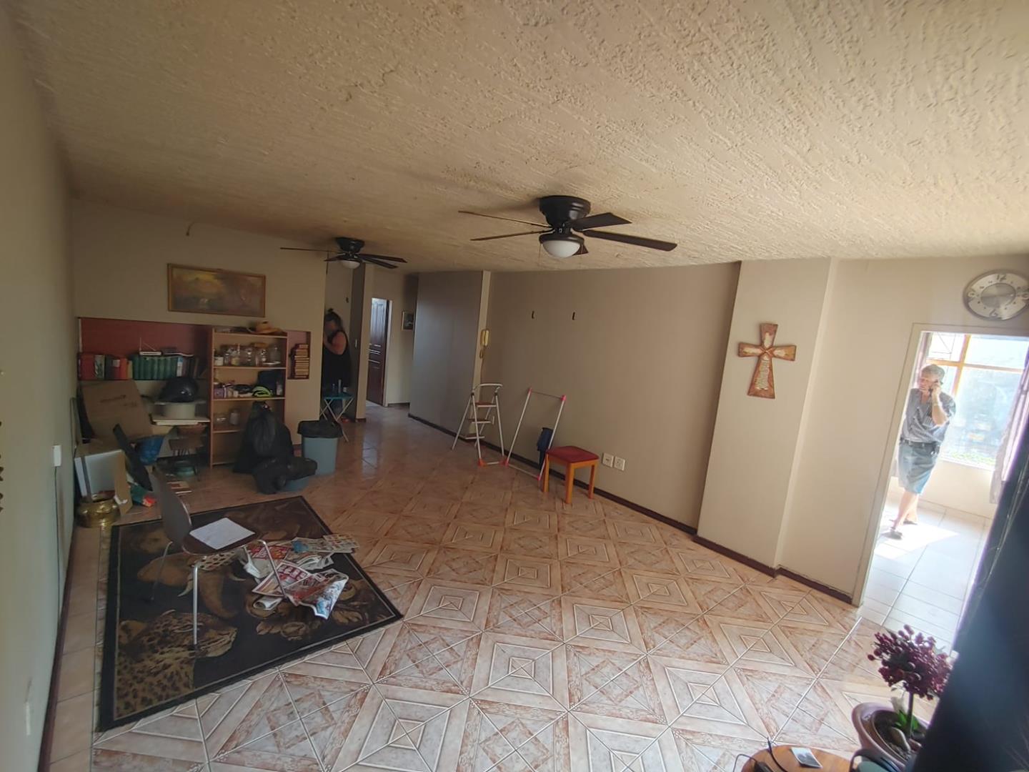 For Sale Silverton Apartment 2.5 Beds, Garage, Near Schools and