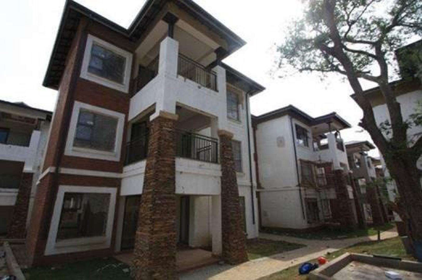 Lovely apartment, upmarket complex near Zoo Lake in Parkwood, What are you waiting for? Call now!