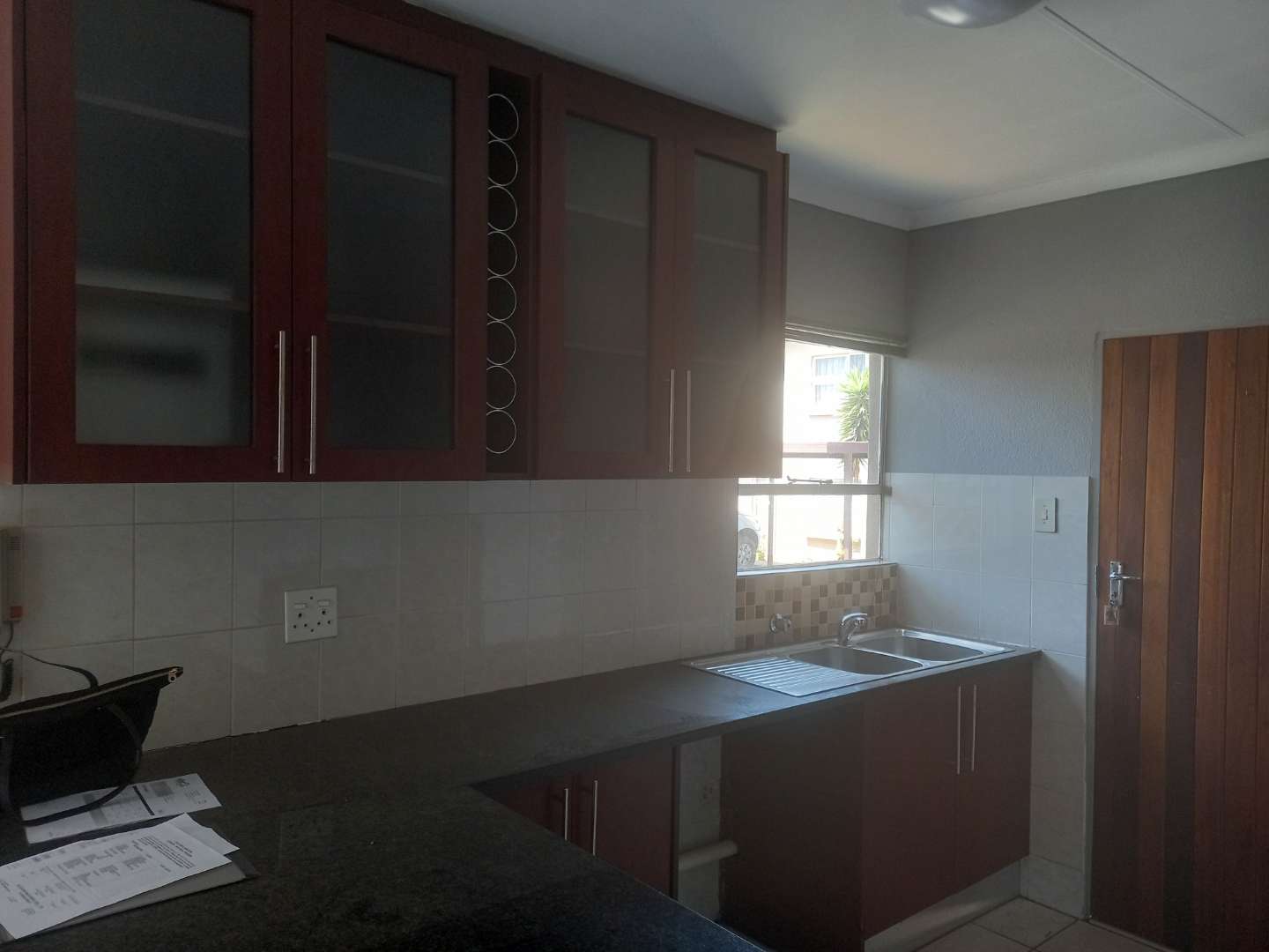 For Sale Cluster in Pomona with pool, 3 beds, 2 baths, secure parking