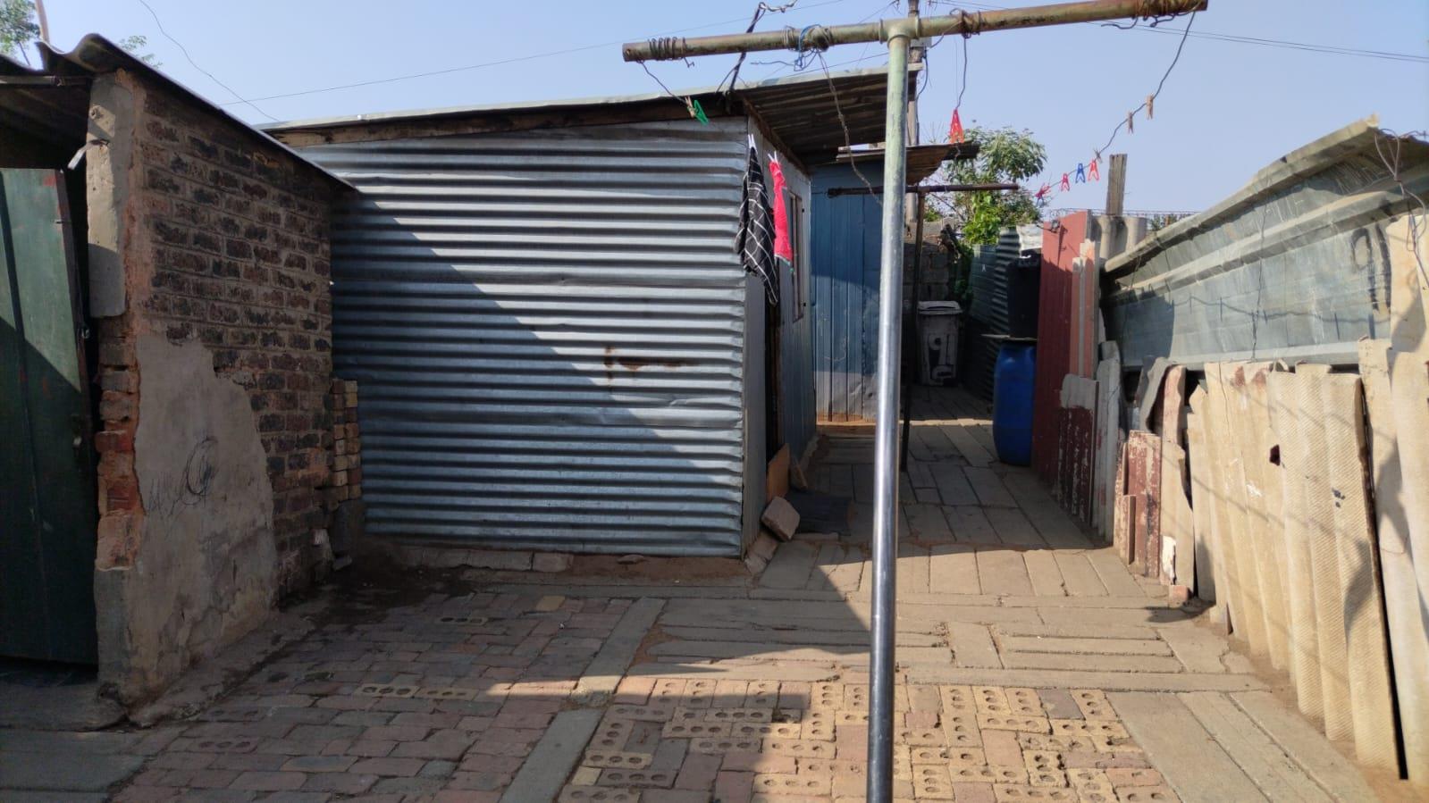 Jabavu House For Sale 1 Bedroom, Kitchen, Outdoor Toilet, Two Rooms