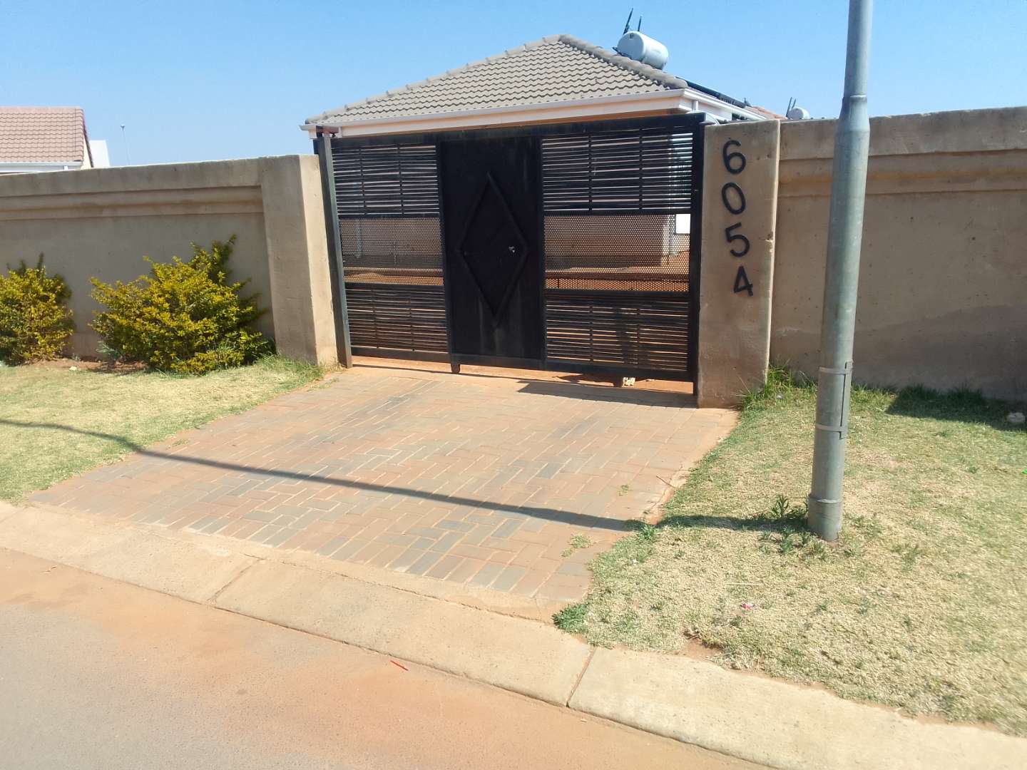 House For Sale In Crystal Park & Ext, Benoni, Gauteng for R 680,000