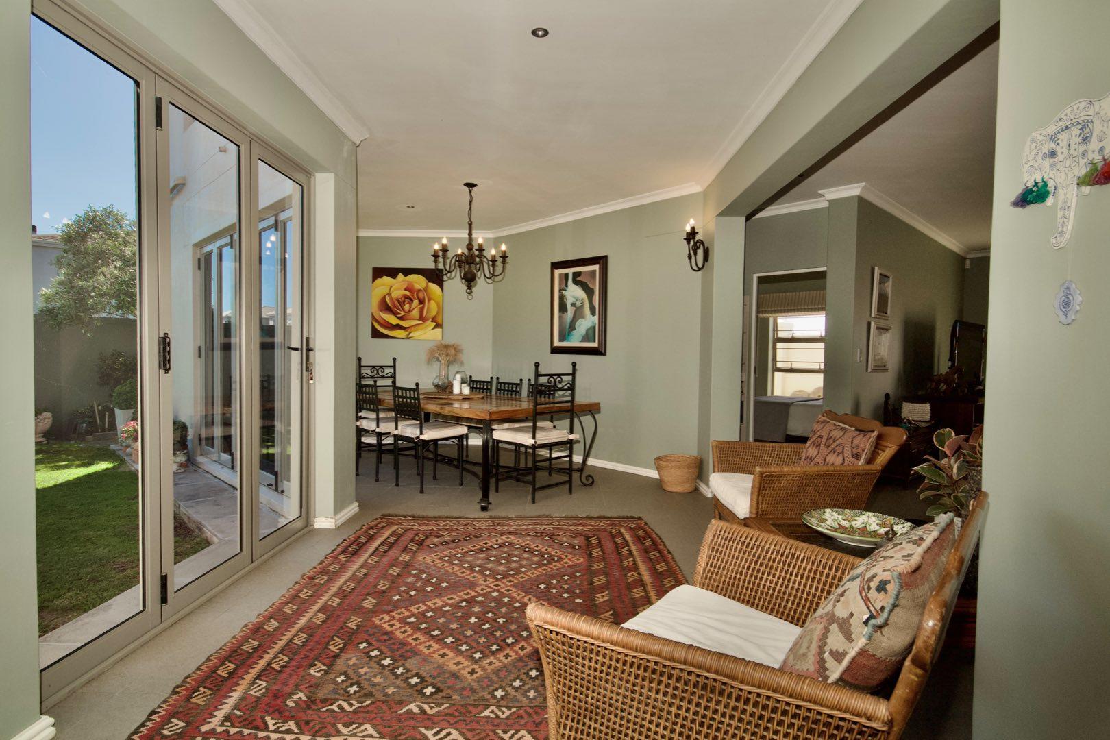 Milnerton House For Sale in Sunset Beach, Milnerton was listed for R5