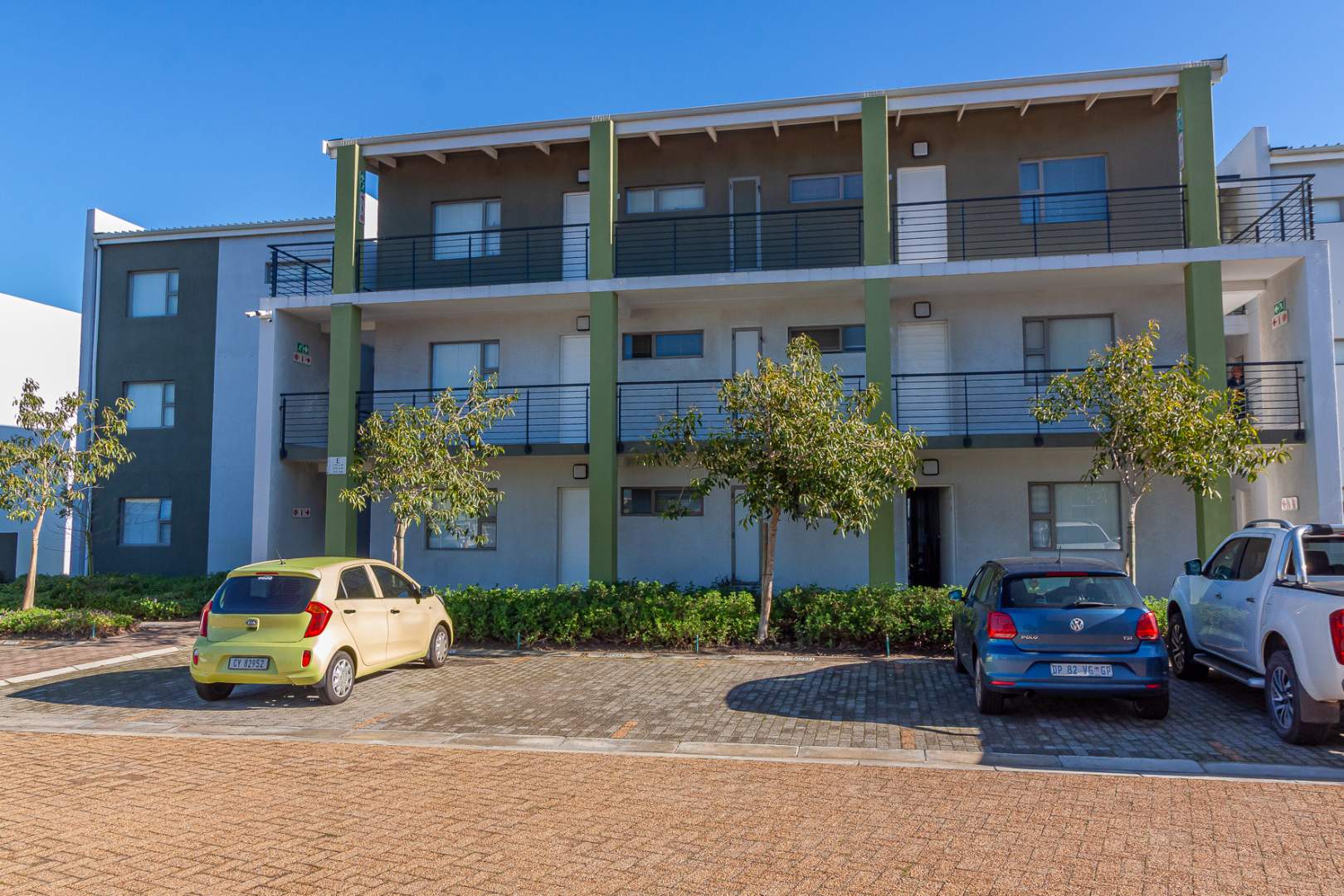 2Bedroom Apartment To Rent in Burgundy Estate with clubhouse, pool