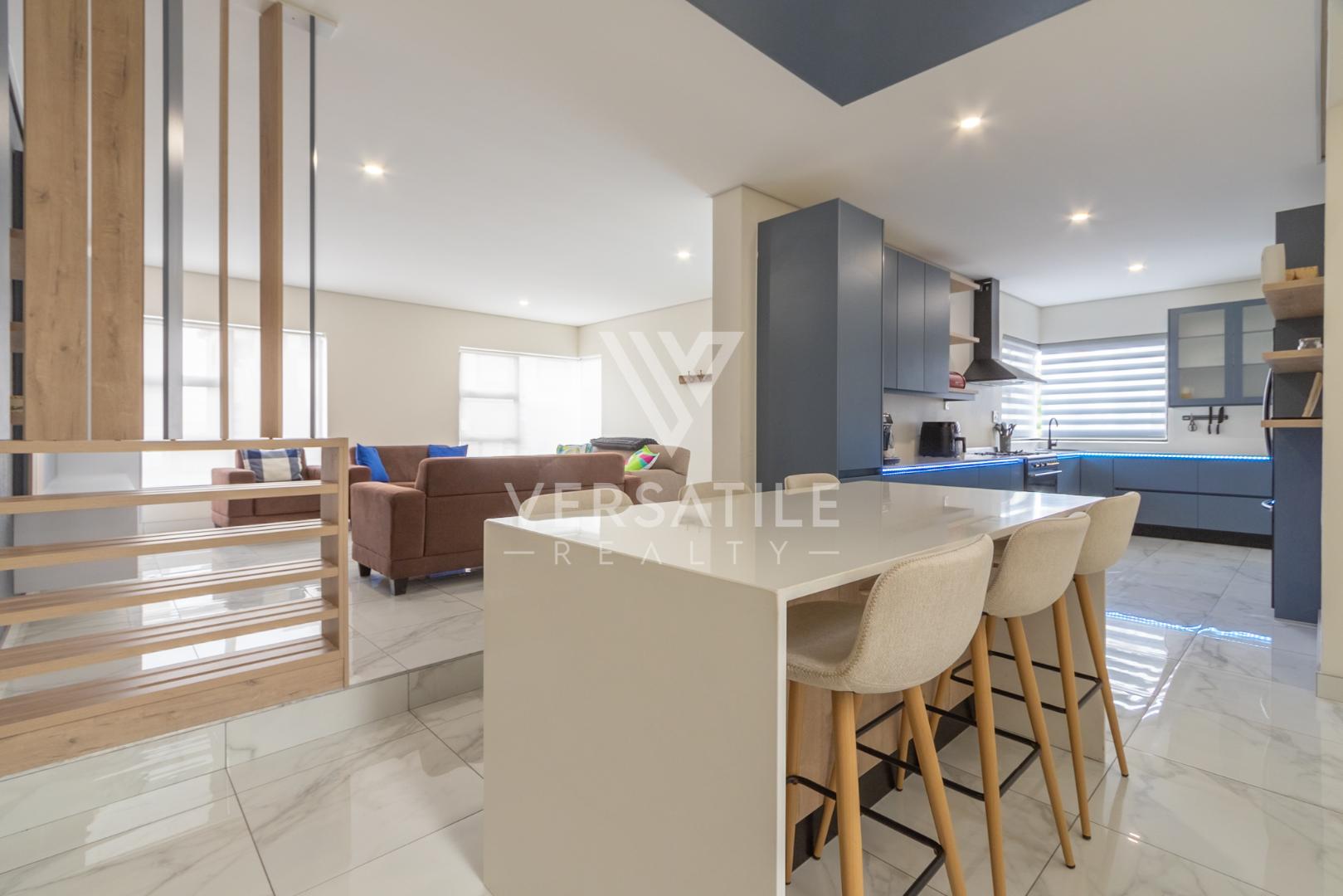 Modern Long Beach House For Sale 3 Beds, Indoor BBQ, Pizza Oven, Double Garage 2263647