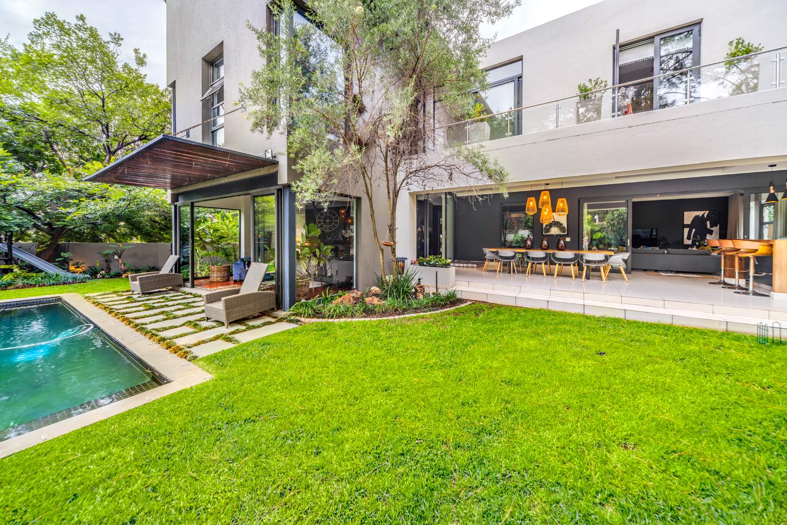 Exquisite Contemporary 4 Bedroom Designer Family Home in the Prestigious Heart of Bryanston