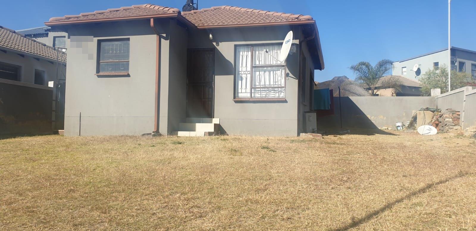 2 Bedroom House For Sale in Olievenhoutbosch 2062391 MyProperty