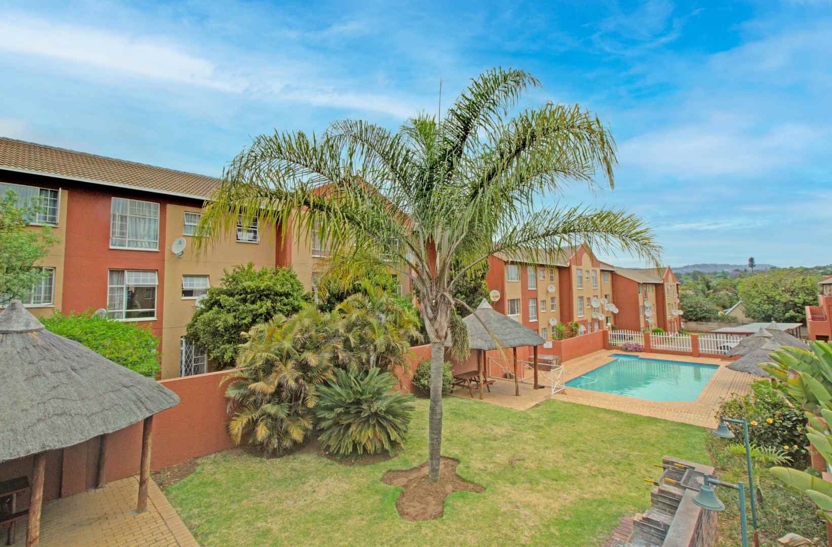 Spacious 3Bedroom Apartment for Sale in Weltevreden Park 2107075