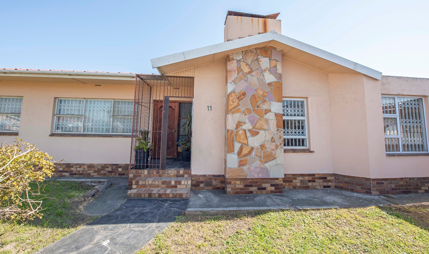 Parow Valley House For Sale in Parow Valley, Parow was listed for R1,580,000.00 on 27 Apr at
