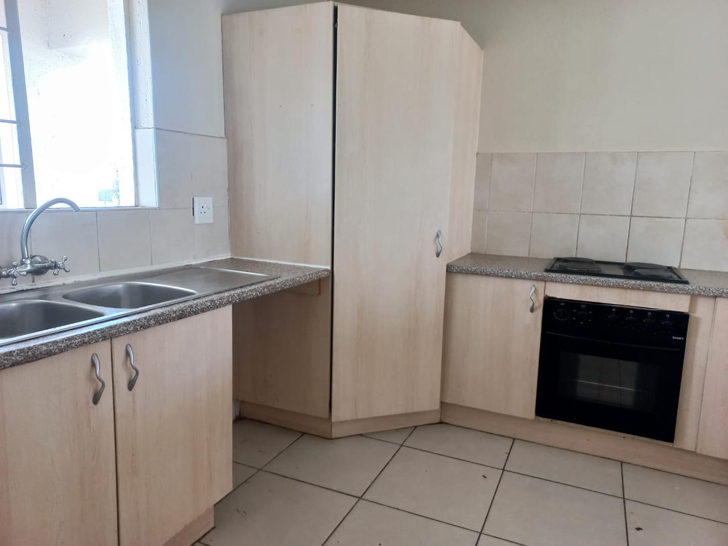 Modern Townhouse For Sale in Brentwood Park Features Galore! 2079249