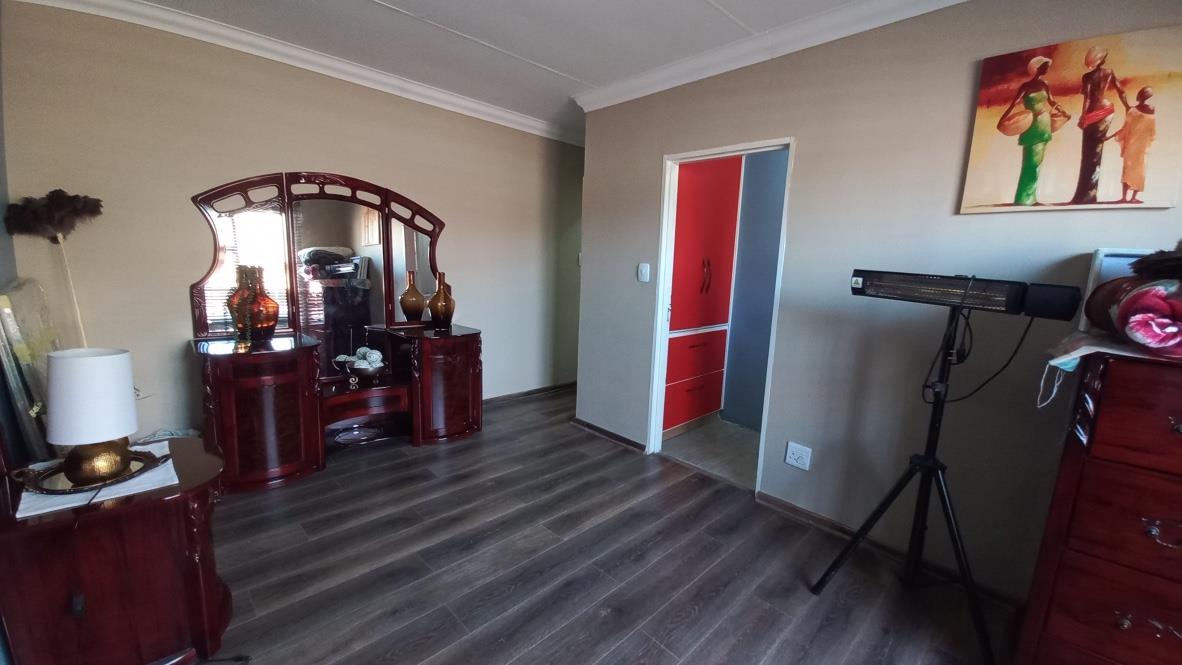 Bloemfontein House For Sale in Somerton Estate, Bloemfontein was