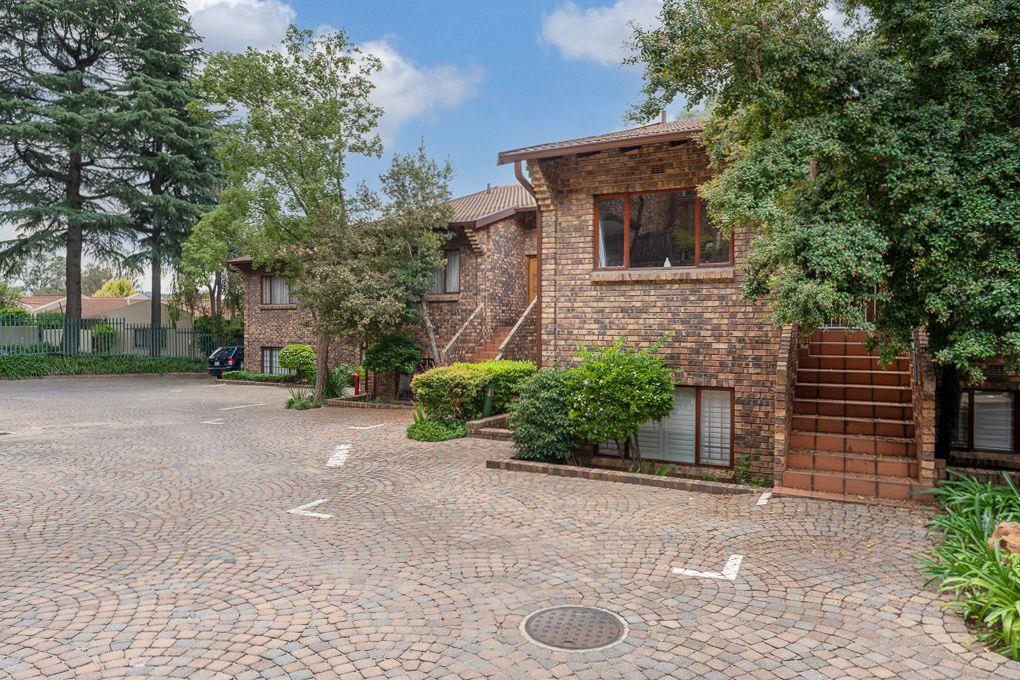 2 Bedroom Apartment in River Club For Sale R1,350,000 2206503