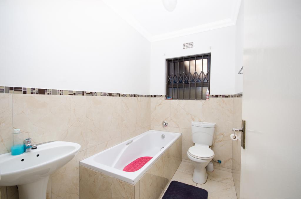 3 Bedroom House in Hagley, Kuils River For Sale for R 1,600,000 2204621