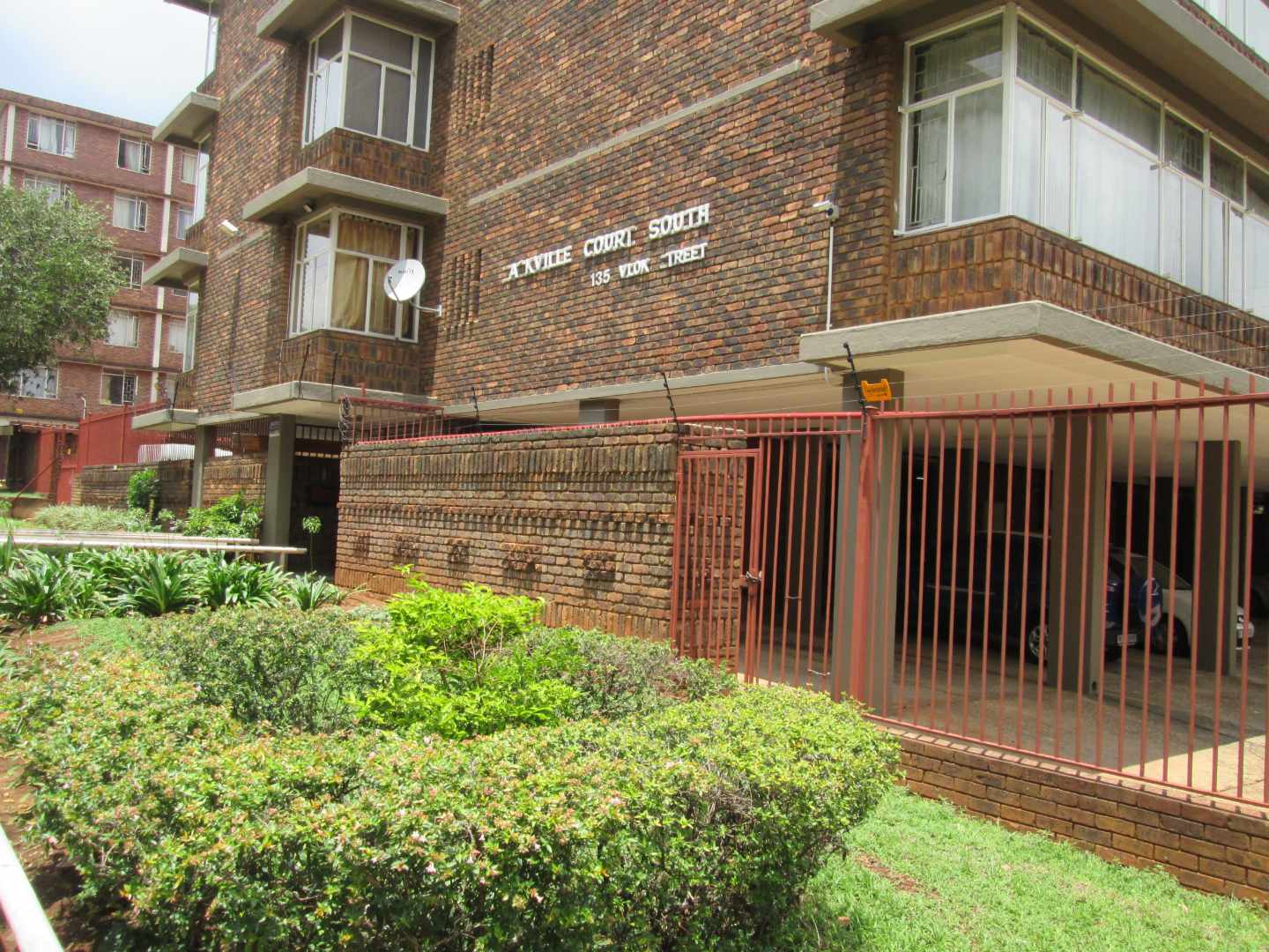 Sunnyside Apartment To Rent Convenient location, parking available