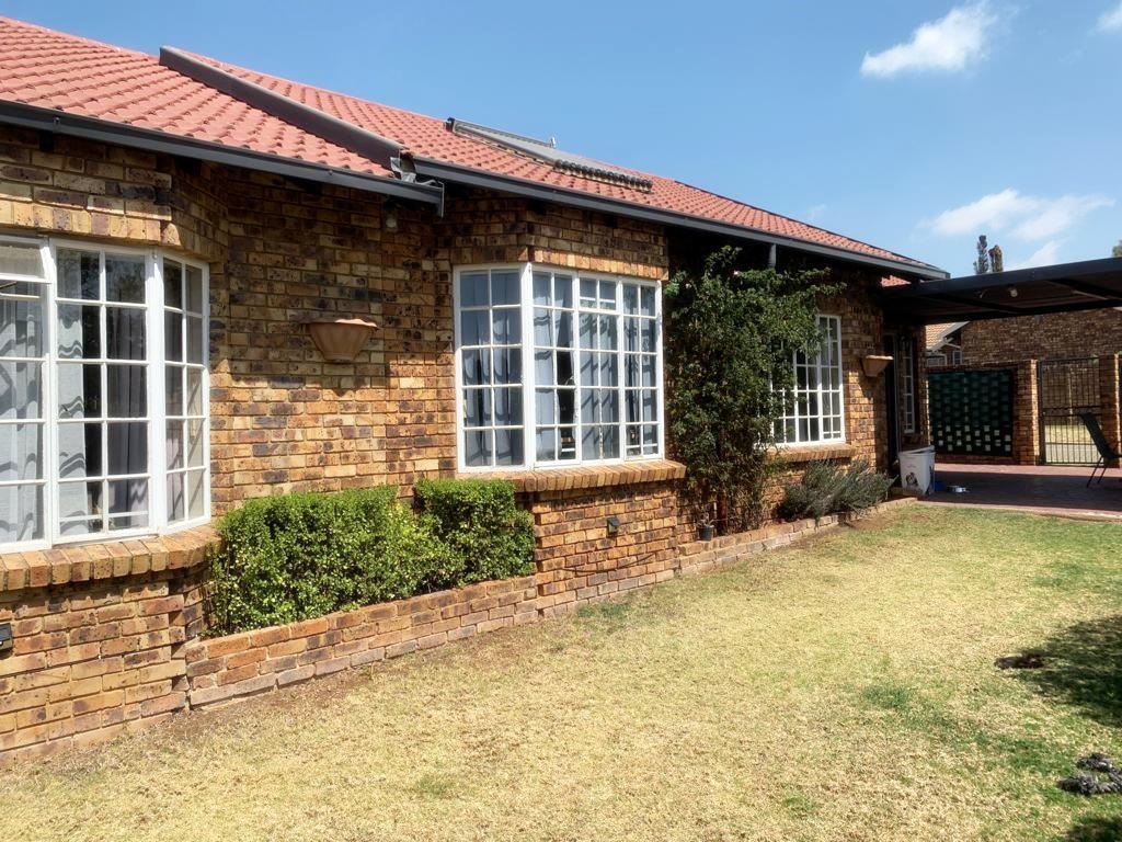 Garsfontein Property: Property And Houses For Sale In Garsfontein 