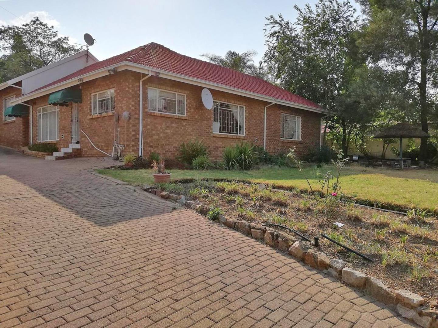 3 Bedroom House For Sale in Ferndale for R2,585,000 #1960269