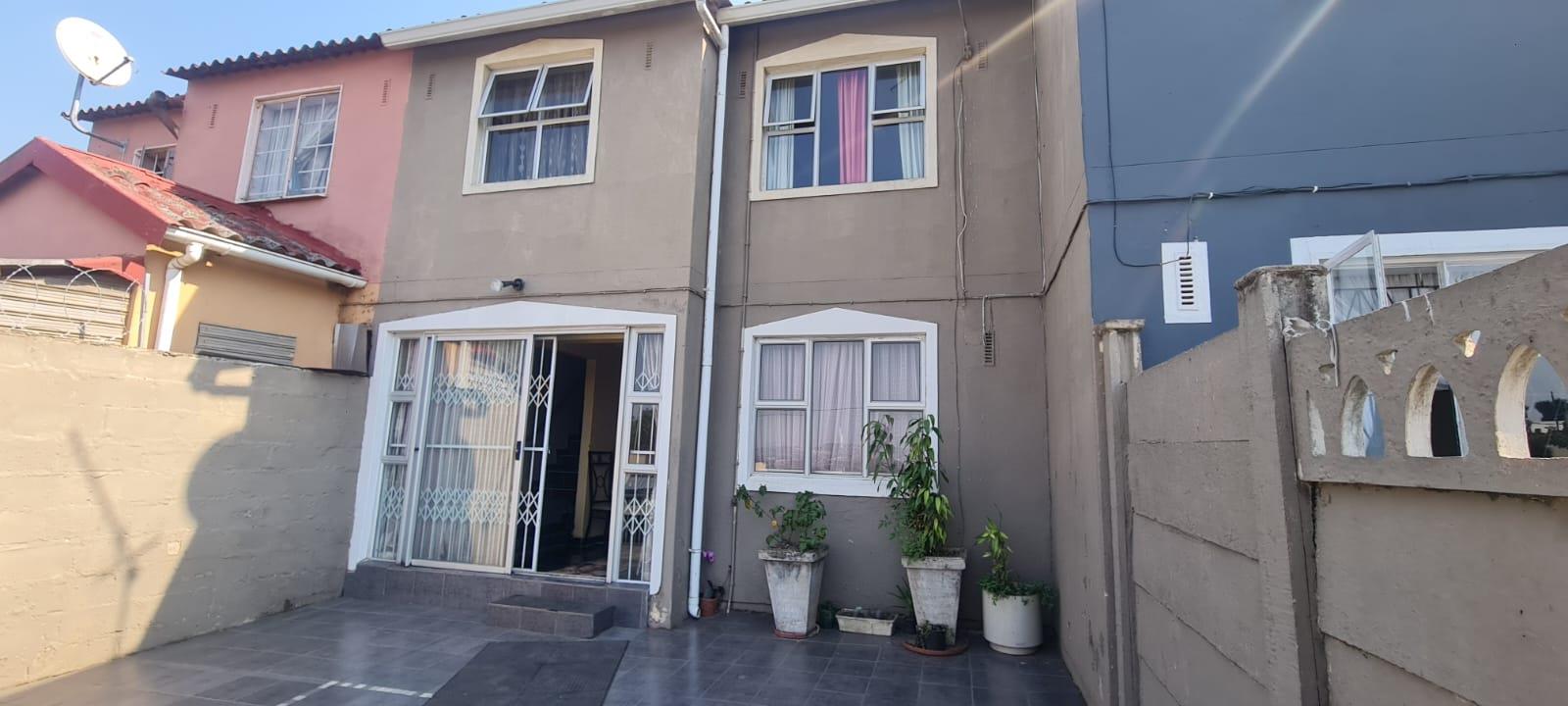 3 Bedroom House For Sale in Eastbury 2187958 MyProperty