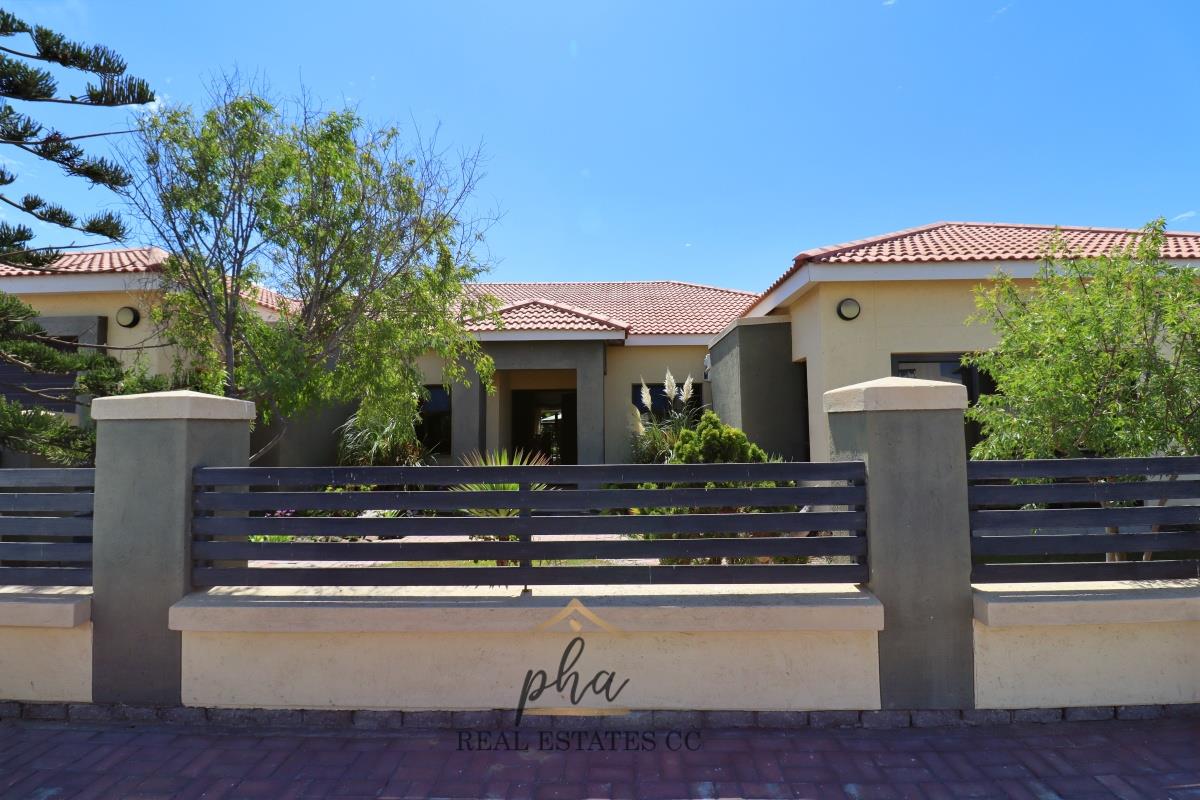 4 Bedroom House in Ocean View For Sale N2,700,000 1989199