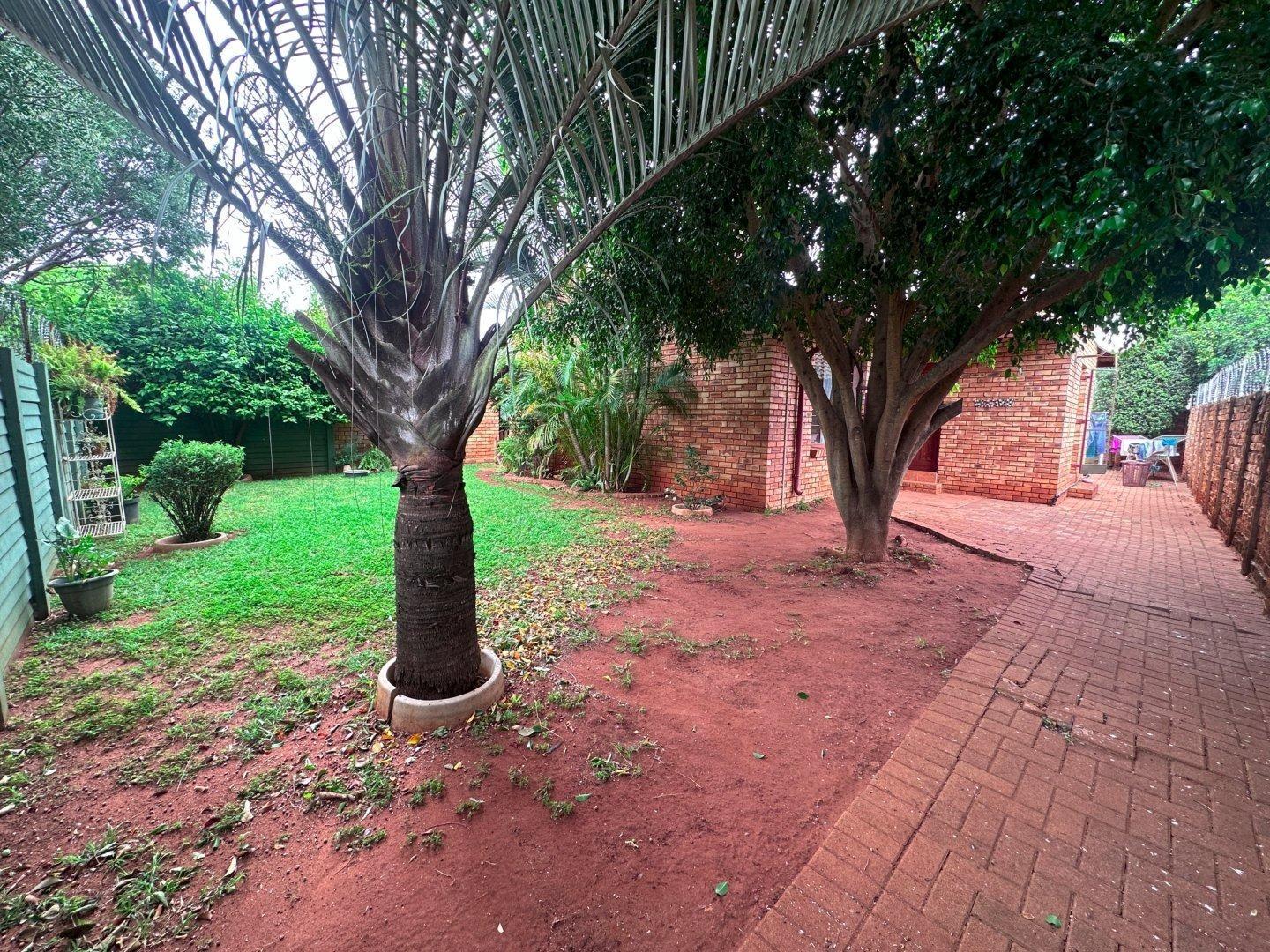 House for Sale in Dorandia 3 bedrooms, double garages, near schools