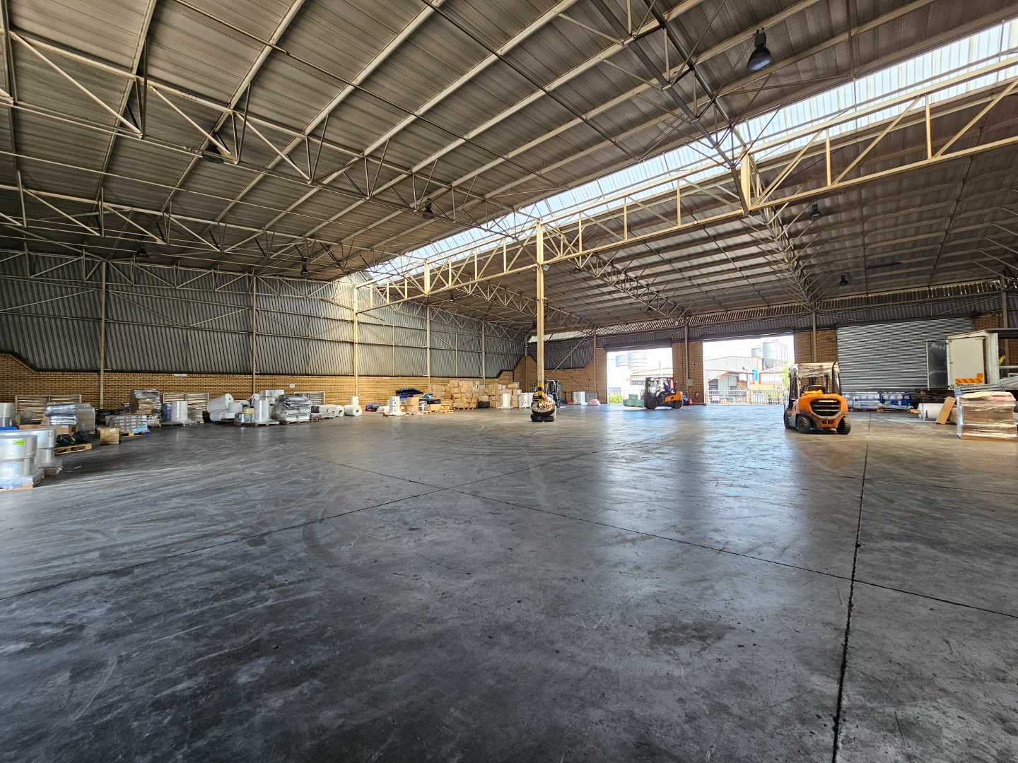 Industrial warehouse to rent in Spartan with 3-phase power and easy ...