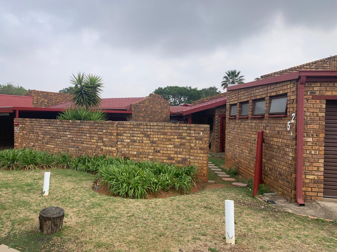 Dualdwelling house for sale in Terenure with garden, bar, and security