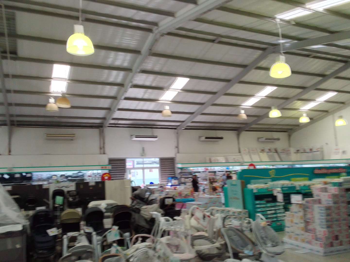 Retail space to rent in Retreat glass frontage, roller shutter access