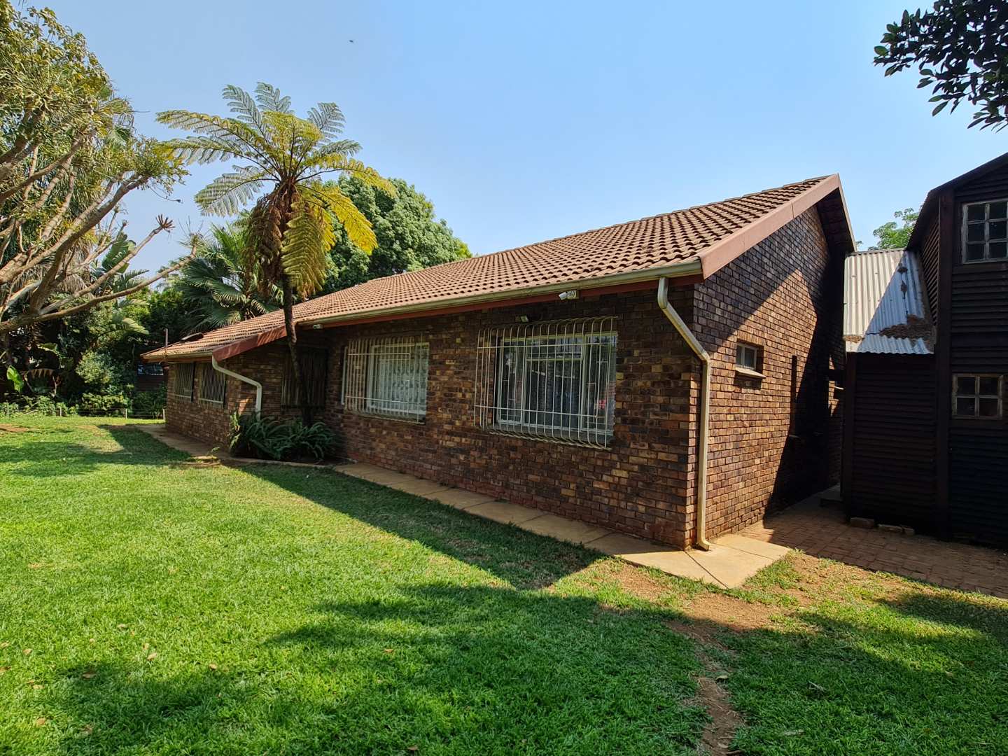 4 Bedroom House in Pretoria North, Pretoria Sold for R 1,210,000 2070989