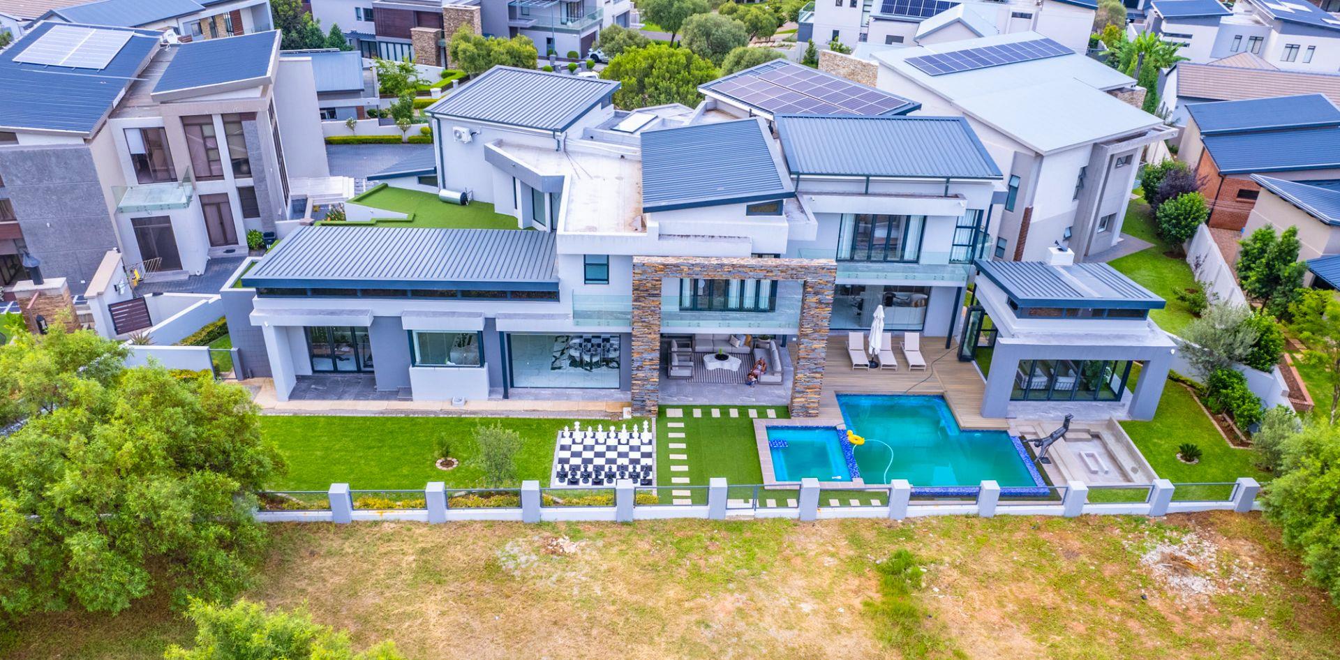 For Sale Elegant 4Bed House in Copperleaf Golf Estate with Theatre