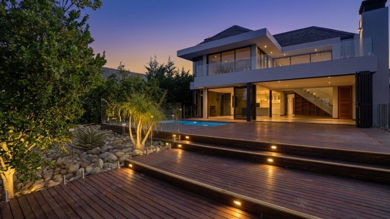 Contemporary Lakeside Living in Pearl Valley Golf & Country Estate