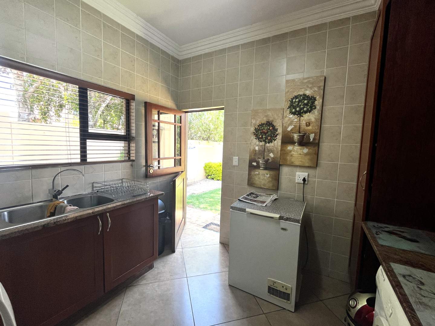 House For Sale in The Wilds Spacious, Pool, Boma Braai, 3 Garages