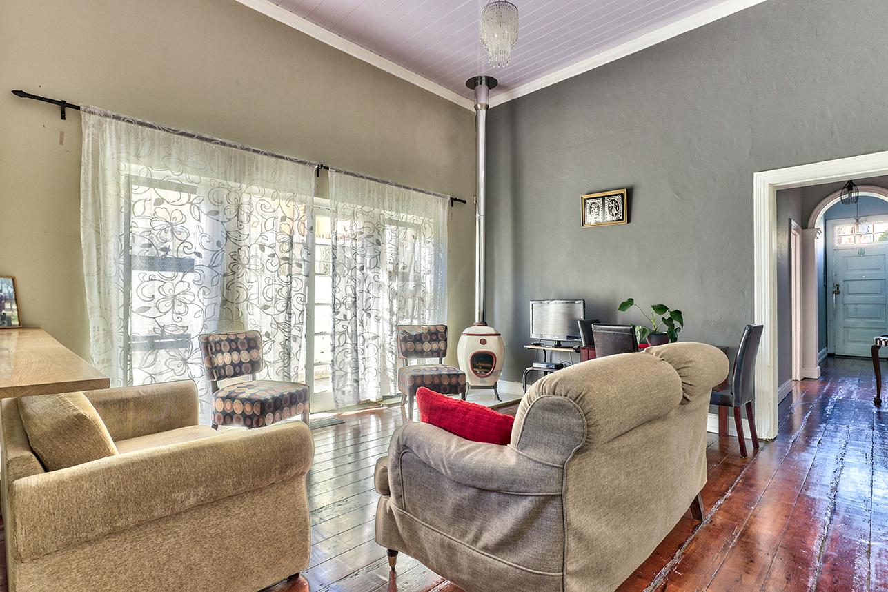 Woodstock House For Sale in Woodstock, Cape Town was listed for R2