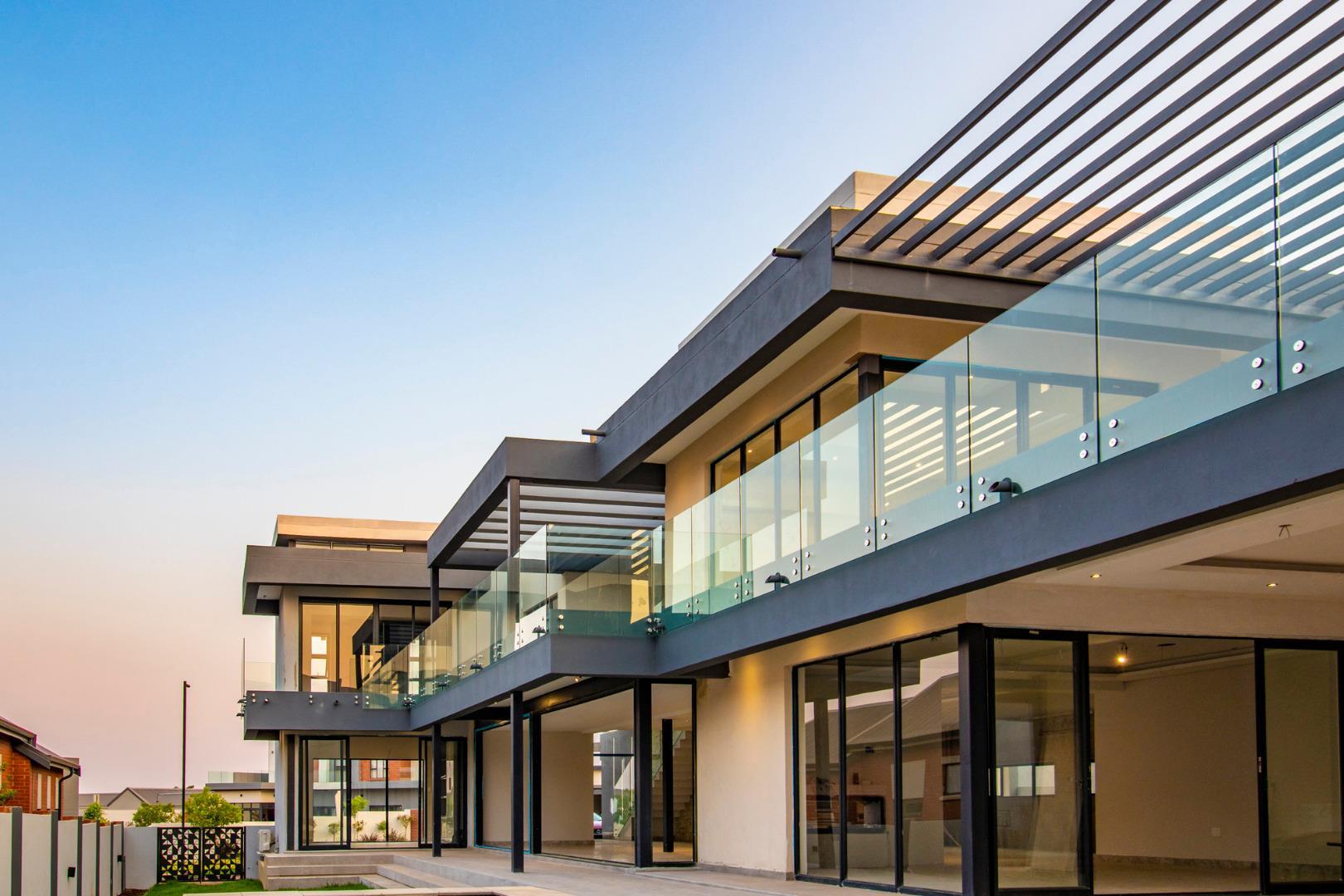A maginificent modern 5 Bed for Sale in Midstream Ridge!