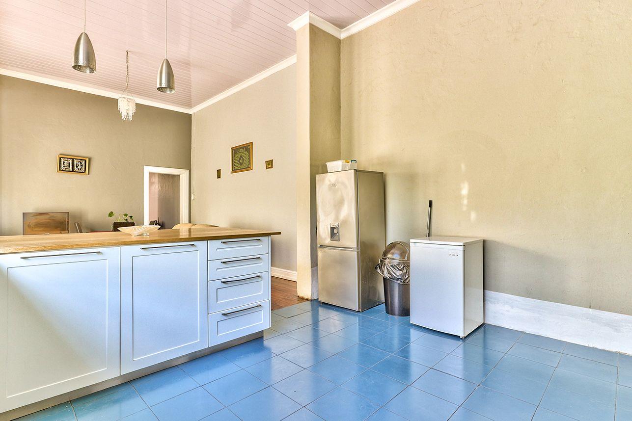 Woodstock House For Sale in Woodstock, Cape Town was listed for R2