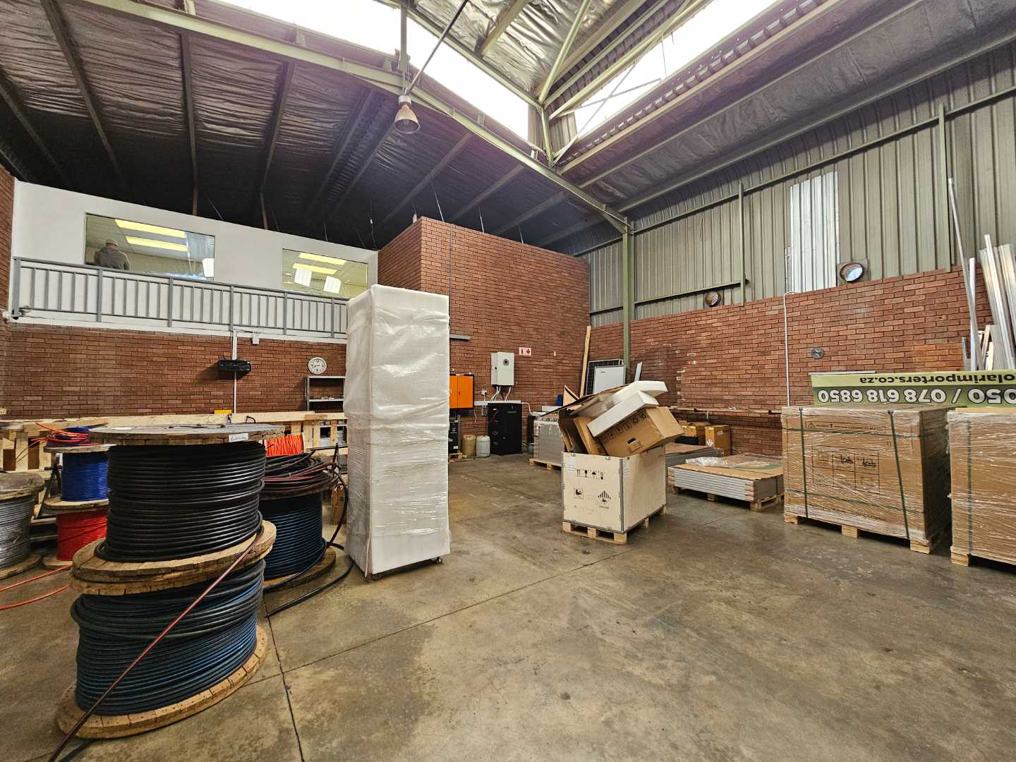 Industrial Unit To Rent in Jet Park 357sqm, 3Phase power, office space