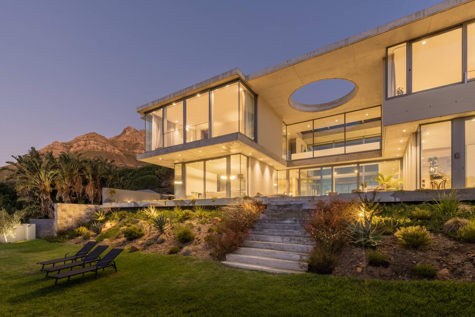 4 Bedroom House in Oranjezicht For Sale R49,000,000 2098834