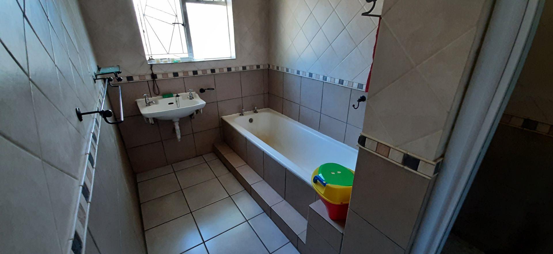 5 Bedroom House in Park West, Bloemfontein For Sale for R2,650,000