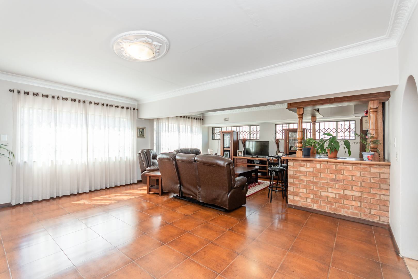 5 Bedroom House in Hazeldene, Germiston Sold for R 2,150,000 2060397