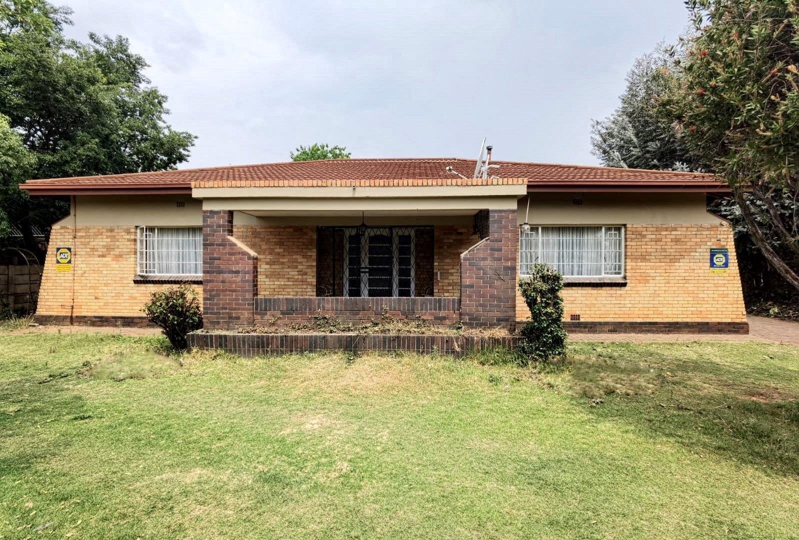 3 Bedroom House in Western Extension, Benoni For Sale for R1,100,000